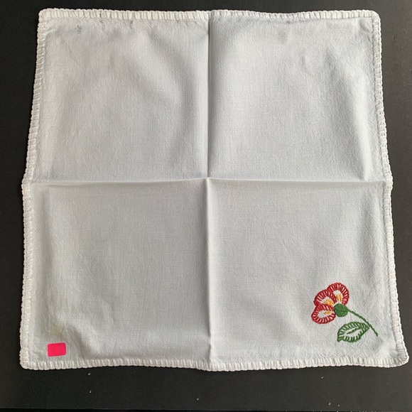 4 Vintage 1940s Flour Sack Embroidered Napkins - Picture 5 of 7